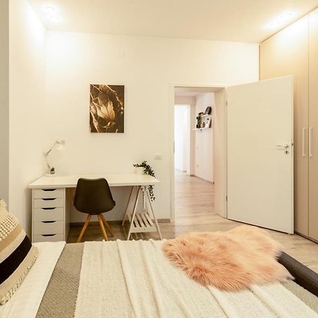 Ideal Stay: Spacious 2Br Apt Near Calea Victoriei Bucharest Exterior photo